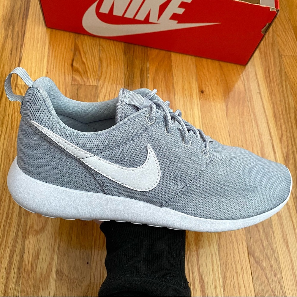 Nike Roshe One Women’s Sneakers